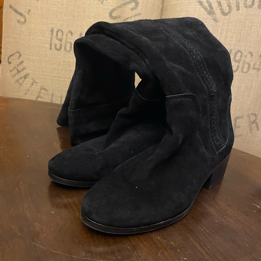 VINCE CAMUTO KREESELL KNEE HIGH BOOTS